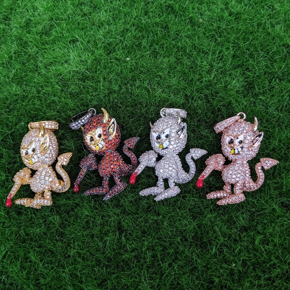 Other - 🖤 Devil Shape Pendant & 20" Cuban Chain